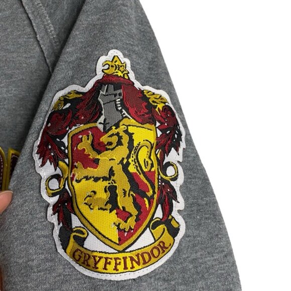 Universal Studios The Wizarding World of Harry Potter Gryffindor Sweatshirt - Picture 5 of 8